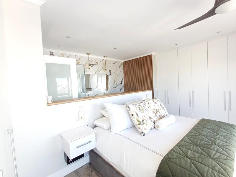 5 Bedroom Property for Sale in Pearl Bay Western Cape